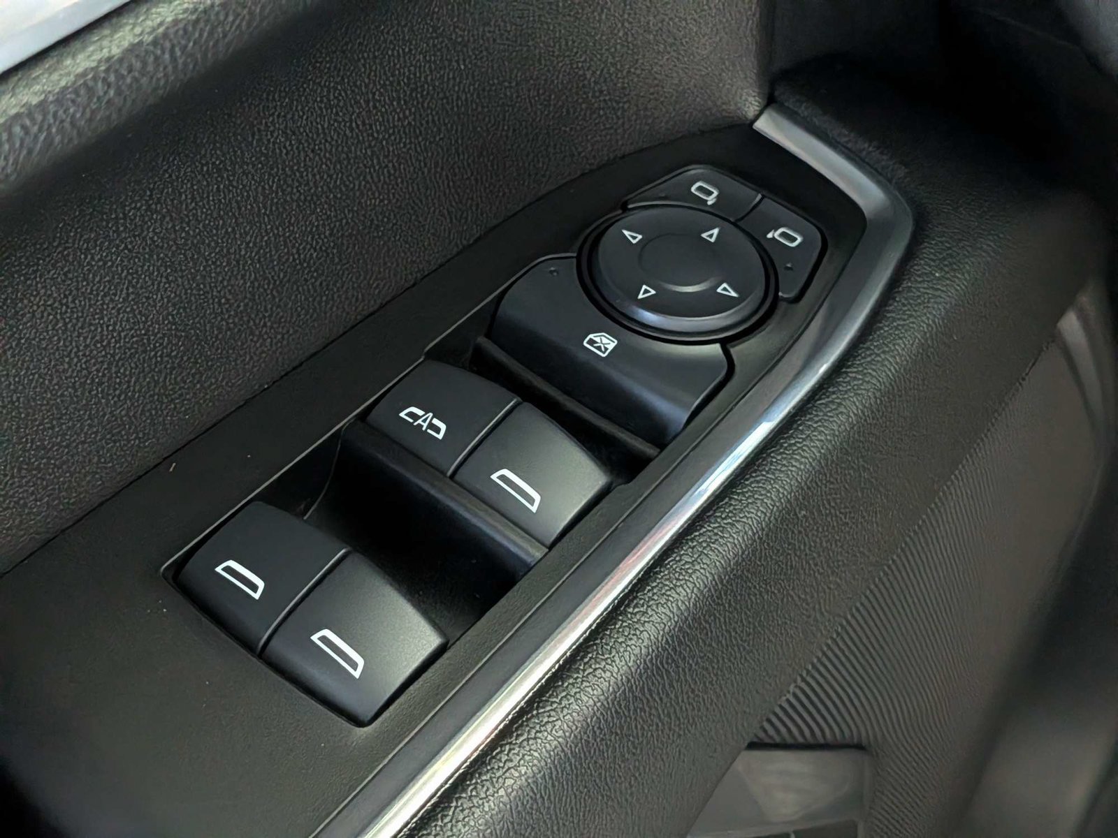 Used 2025 Chevrolet Silverado 1500 LT AWD/4WD image 27