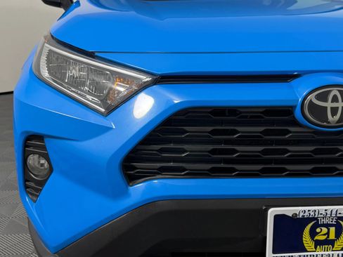 Used 2019 Toyota RAV4 XLE AWD/4WD image 4