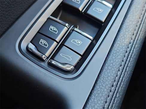 New 2026 Porsche Macan image 19