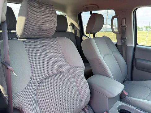Used 2013 Nissan Frontier SV w/ SV Value Truck Pkg AWD/4WD image 33