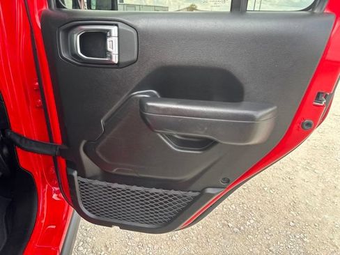 Used 2025 Jeep Wrangler Unlimited Rubicon AWD/4WD image 14