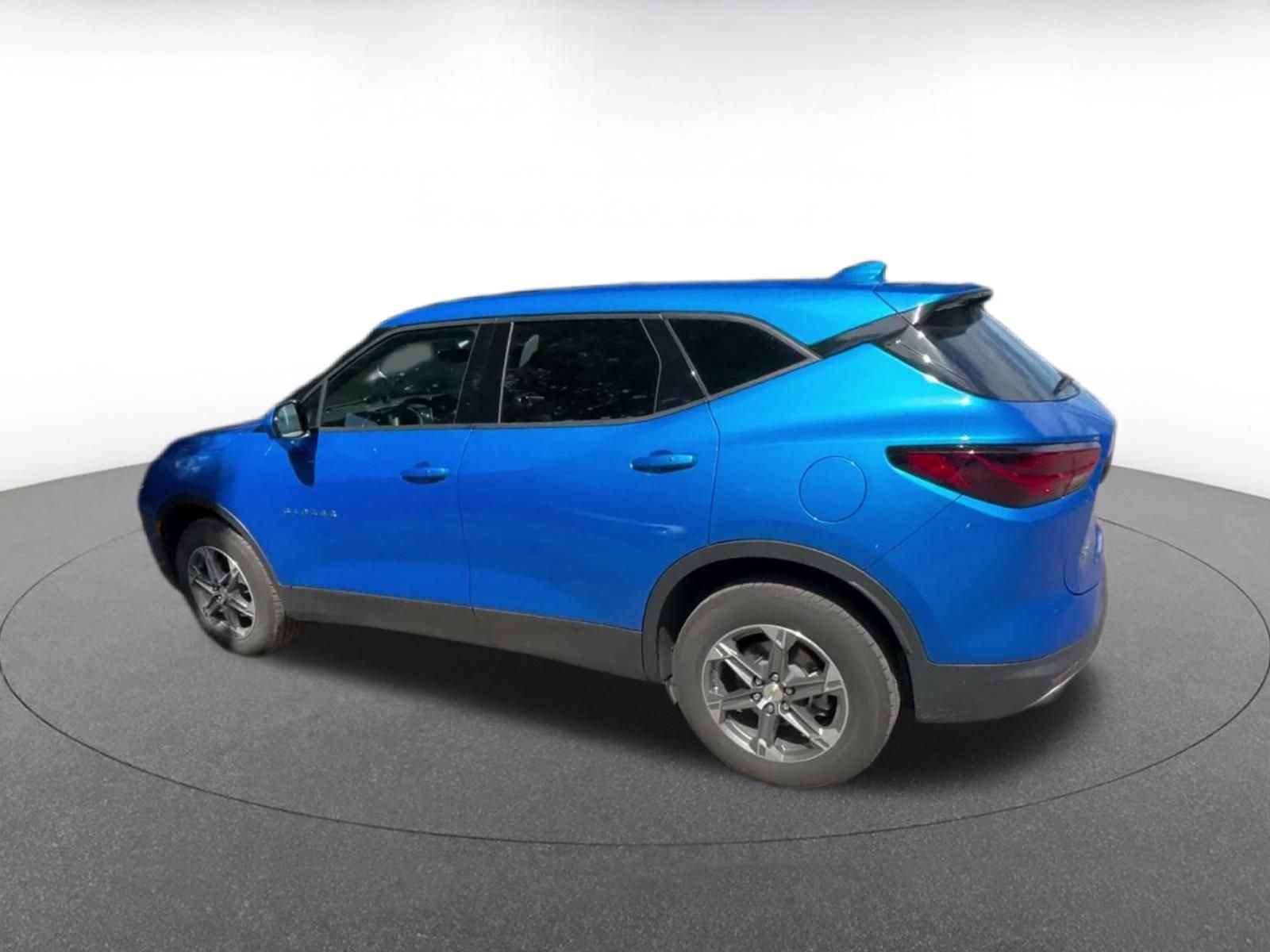 Used 2025 Chevrolet Blazer LT FWD image 9