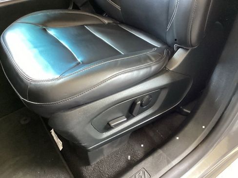 Used 2022 Ford Explorer XLT w/ Equipment Group 202A image 30