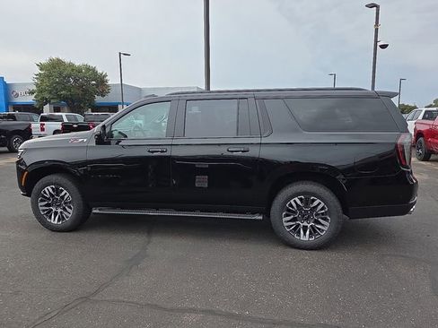 New 2026 Chevrolet Suburban Z71 w/ Comfort Package image 2