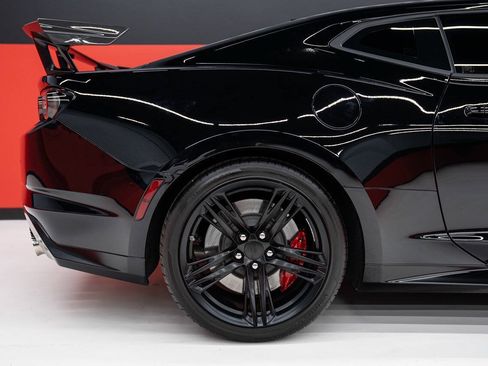 Used 2021 Chevrolet Camaro ZL1 RWD image 46