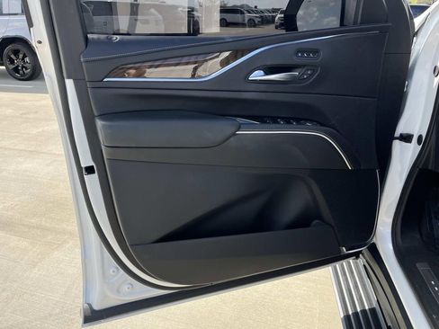 Used 2024 Cadillac Escalade Premium Luxury Platinum image 26