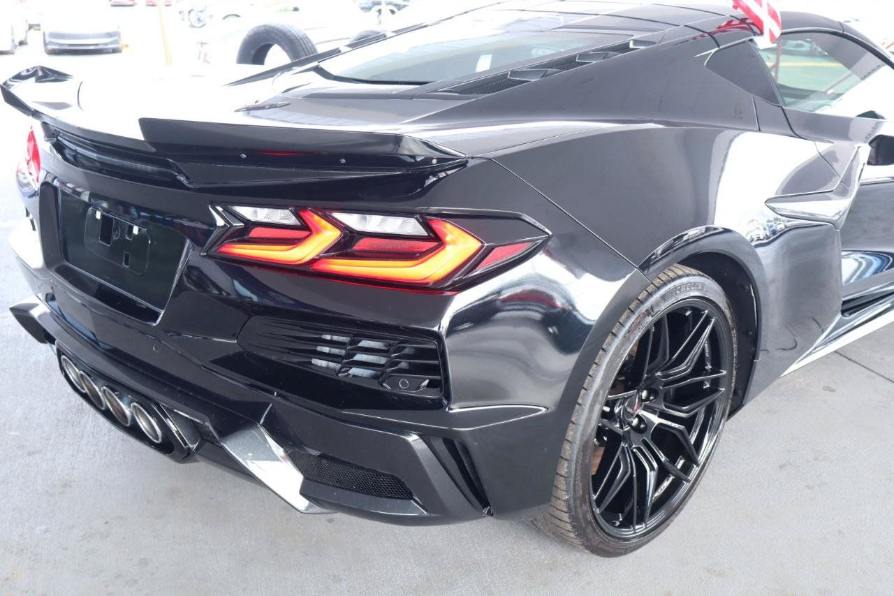 Used 2023 Chevrolet Corvette Z06 RWD image 9