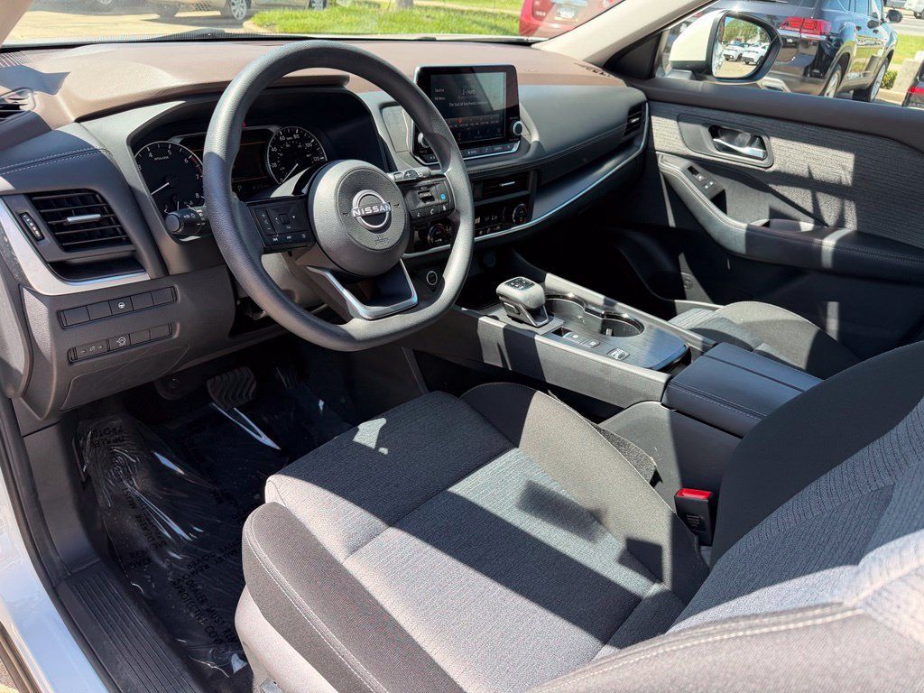 Used 2023 Nissan Rogue SV FWD image 12