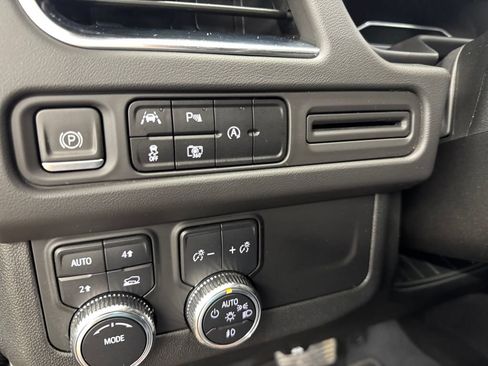 Used 2023 GMC Yukon SLT w/ SLT Luxury Package AWD/4WD image 22