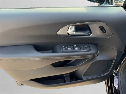 New 2026 Chrysler Pacifica Select image 10