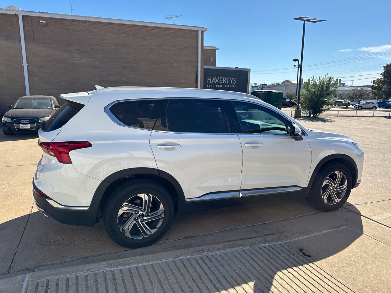 Used 2021 Hyundai Santa Fe SEL w/ Convenience + Premium Package FWD image 6