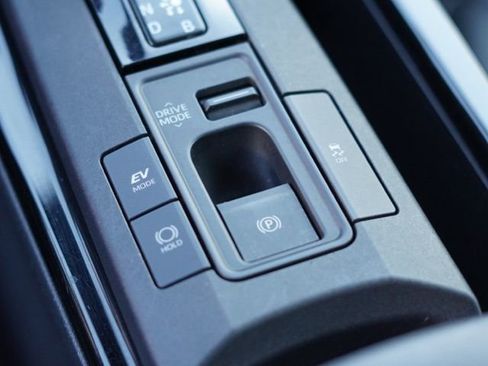 Used 2024 Toyota Prius LE image 28