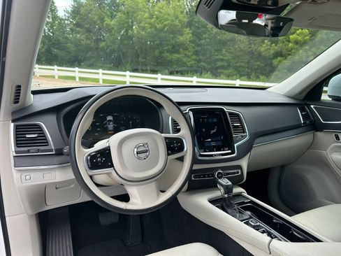 Used 2020 Volvo XC90 T5 Momentum w/ Protection Package Premier FWD image 32