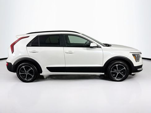 Used 2023 Kia Niro LX FWD image 12