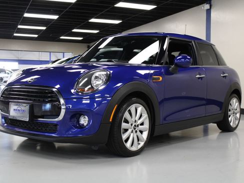 Used 2019 MINI Cooper 4-Door Hardtop image 5