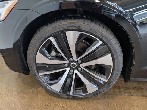 Used 2022 Volvo S60 B5 Inscription image 7