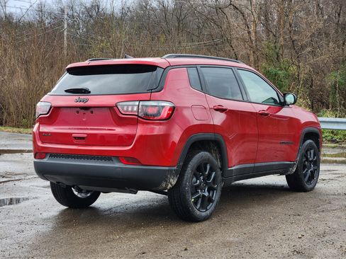 New 2026 Jeep Compass Latitude image 13