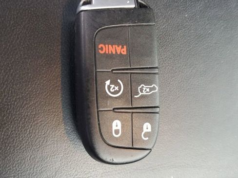 Used 2017 Jeep Grand Cherokee Limited image 32