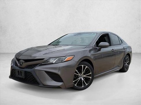 Used 2019 Toyota Camry SE image 1