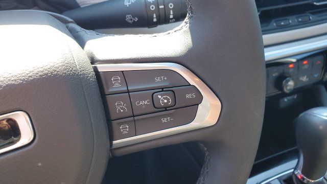 Certified 2025 Jeep Compass Limited AWD/4WD image 10