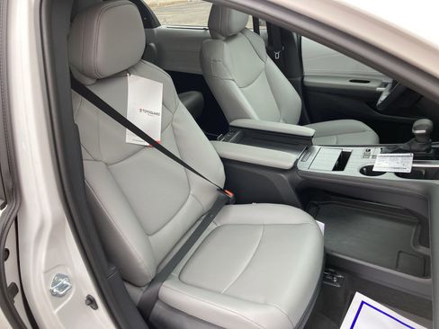 Certified 2026 Toyota Sienna XLE image 28