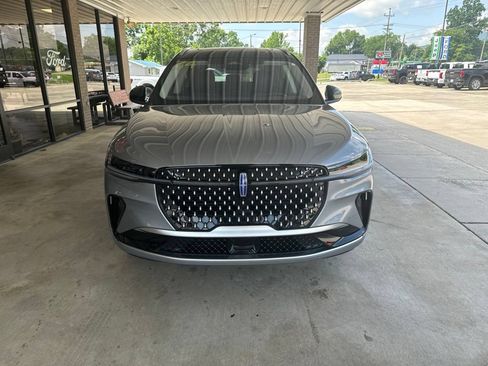 Used 2025 Lincoln Nautilus Reserve AWD/4WD image 2