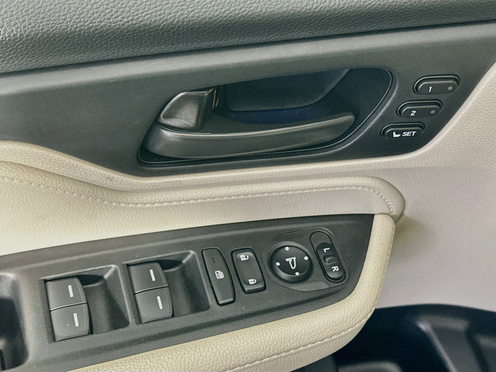 Used 2025 Honda Odyssey EX-L image 15
