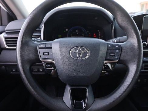 Used 2025 Toyota Camry LE image 10