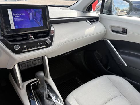 Certified 2023 Toyota Corolla Cross LE AWD/4WD image 9