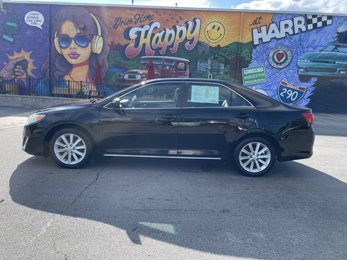 Used 2012 Toyota Camry XLE w/ Convenience Pkg FWD image 2