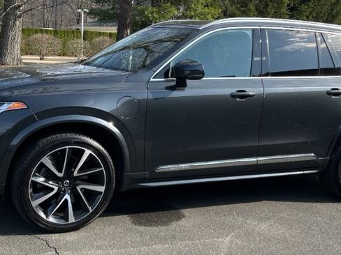 Used 2022 Volvo XC90 T8 Inscription Expression w/ Climate Package image 4