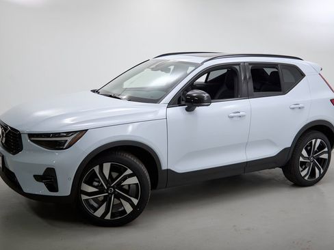 New 2026 Volvo XC40 B5 Ultra w/ Climate Package AWD/4WD image 3