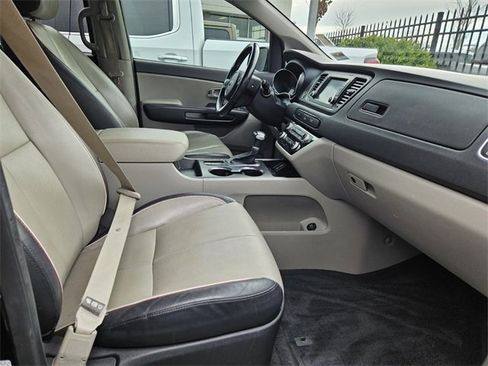 Used 2019 Kia Sedona EX image 7