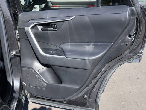 Used 2021 Toyota RAV4 LE AWD/4WD image 14