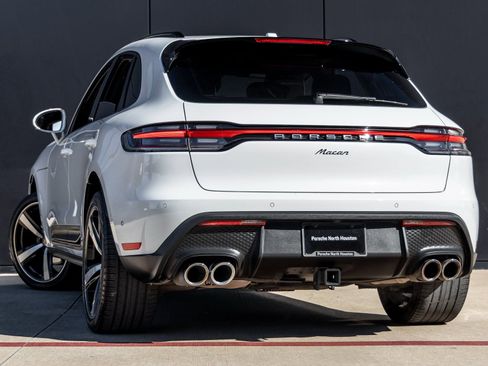 Certified 2023 Porsche Macan image 3