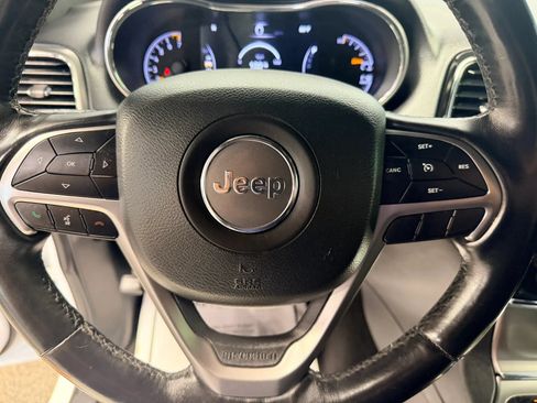 Used 2020 Jeep Grand Cherokee Limited AWD/4WD image 9