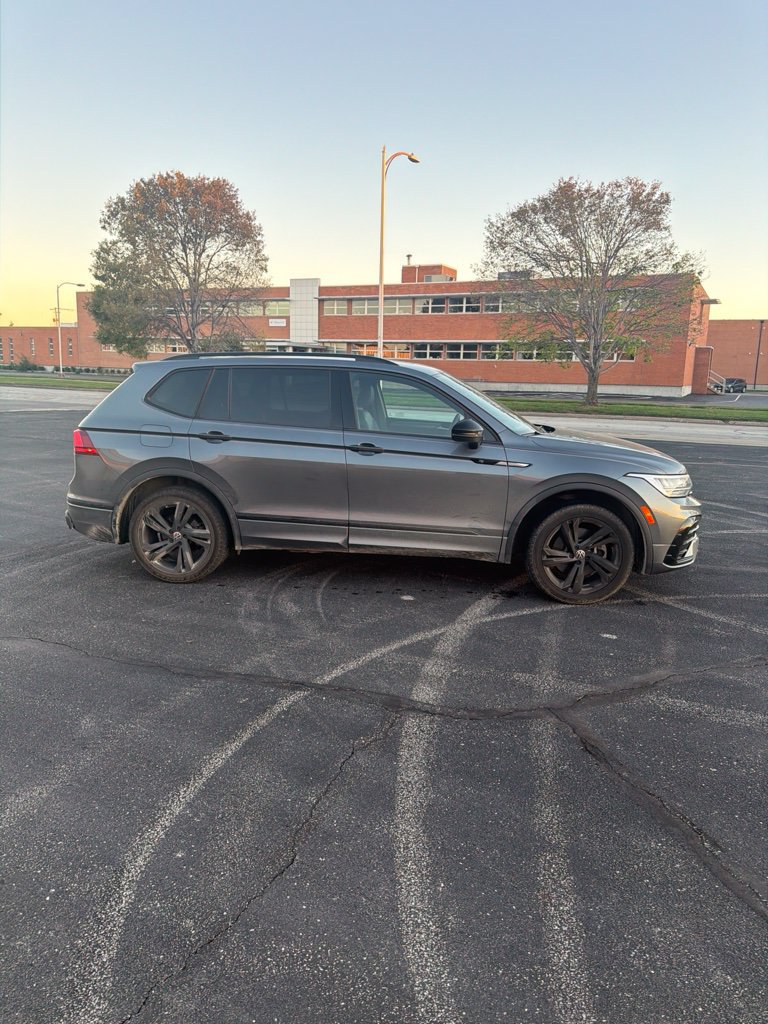 Used 2023 Volkswagen Tiguan SE R-Line FWD image 5