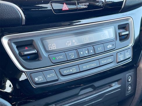 Used 2020 Honda Pilot Elite image 16