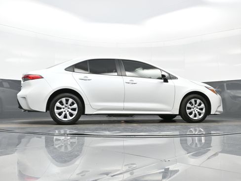 Used 2024 Toyota Corolla LE image 31
