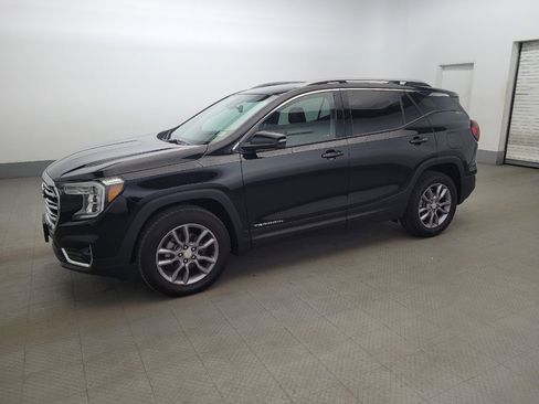 Used 2023 GMC Terrain SLT image 2