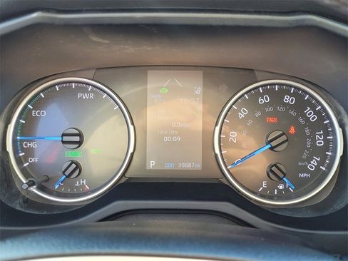 Used 2022 Toyota RAV4 XLE Premium image 20