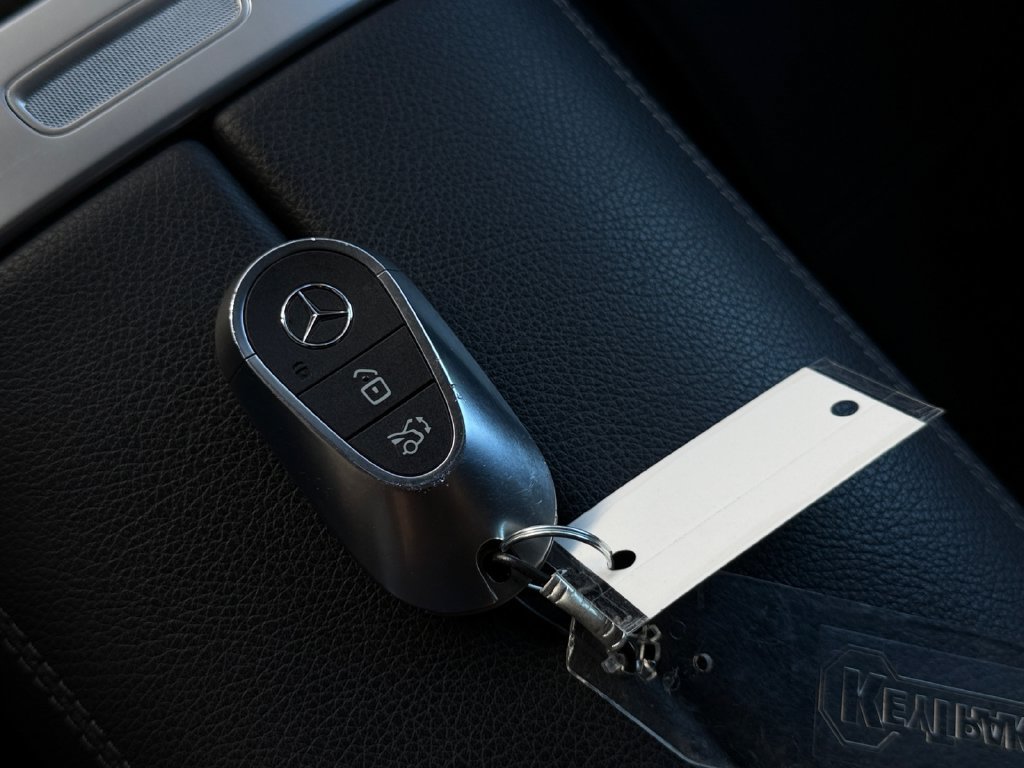 Used 2025 Mercedes-Benz C 300 Sedan image 33