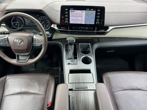 Certified 2023 Toyota Sienna Platinum image 5