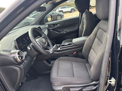 Used 2025 Chevrolet Equinox LT image 28