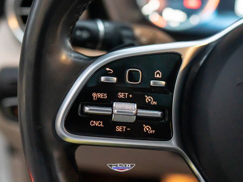 Used 2021 Mercedes-Benz GLC 300 4MATIC image 24