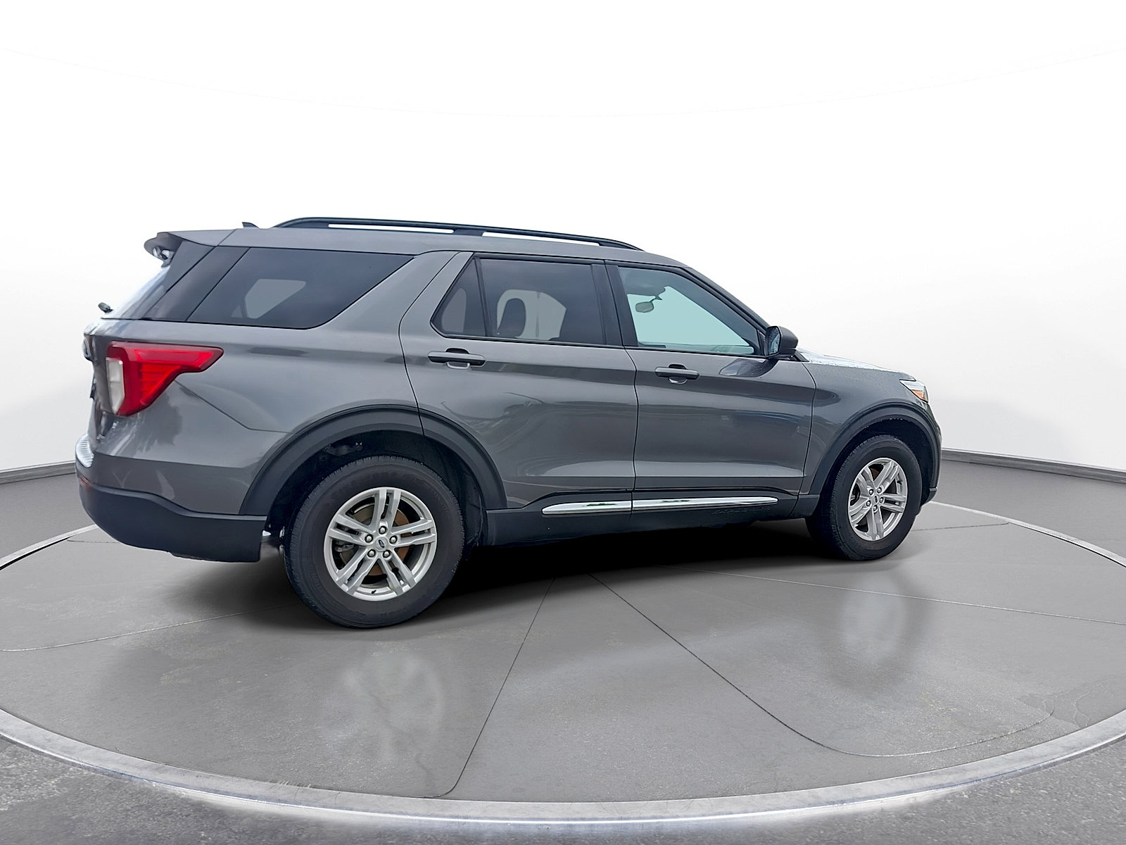 Used 2023 Ford Explorer XLT AWD/4WD image 8