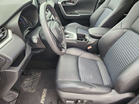 Used 2023 Toyota RAV4 XSE AWD/4WD image 17