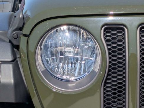 Used 2023 Jeep Wrangler Unlimited Rubicon AWD/4WD image 9
