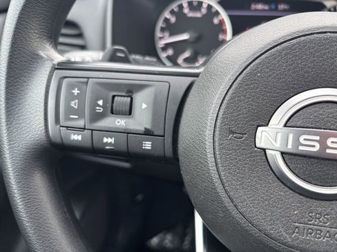 Used 2024 Nissan Rogue S image 15