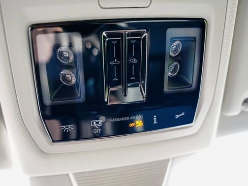 New 2025 Volkswagen Tiguan SE image 21